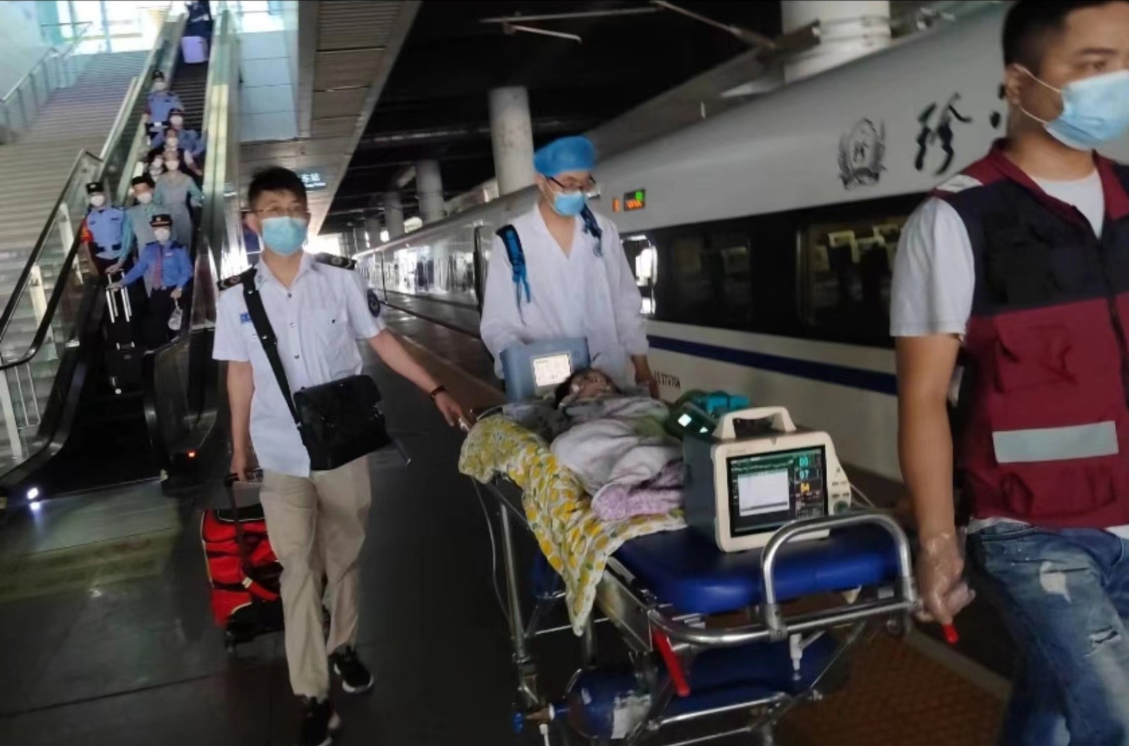 布尔津县高铁转运公司